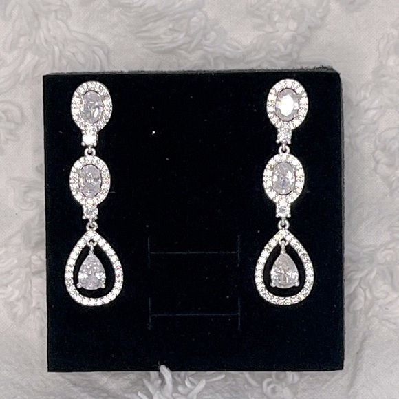 DAVID'S BRIDAL• HALO CUBIC ZIRCONIA • DROP EARRINGS - Picture 1 of 3
